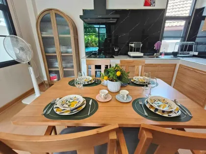 Brandneue 3-Zimmer-Poolvilla zur Miete in Chalong