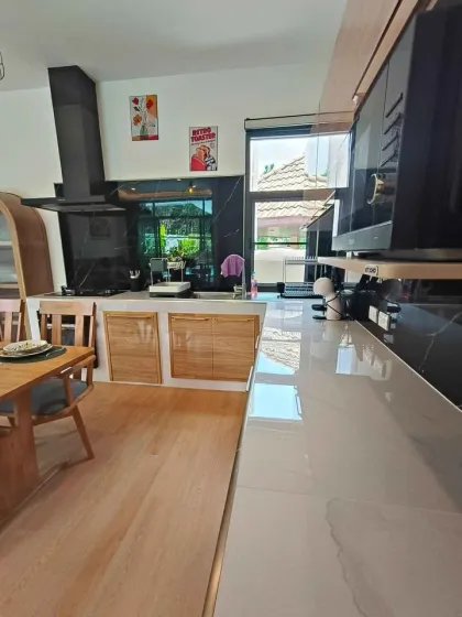Brandneue 3-Zimmer-Poolvilla zur Miete in Chalong