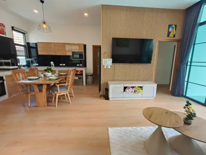 Brandneue 3-Zimmer-Poolvilla zur Miete in Chalong