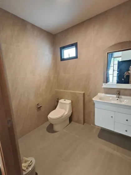 Brandneue 3-Zimmer-Poolvilla zur Miete in Chalong
