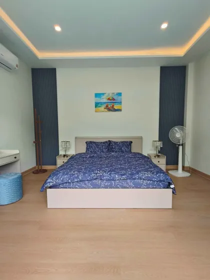 Brandneue 3-Zimmer-Poolvilla zur Miete in Chalong