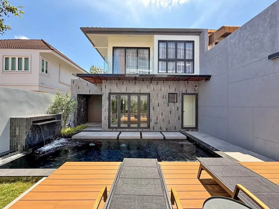 Современная вилла с 3 спальнями и бассейном в Patak Villa, Чалонг
