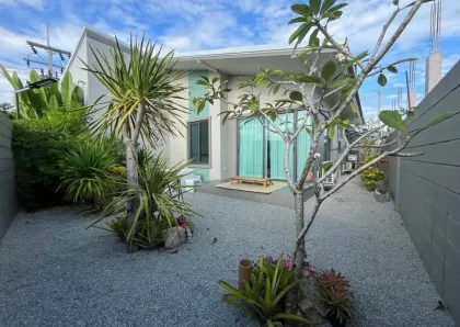 Maison à louer 2 chambres, 2 salles de bain dans jardin privé