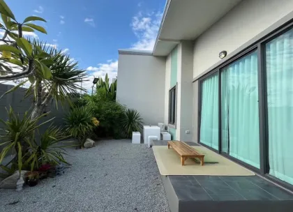 Maison à louer 2 chambres, 2 salles de bain dans jardin privé