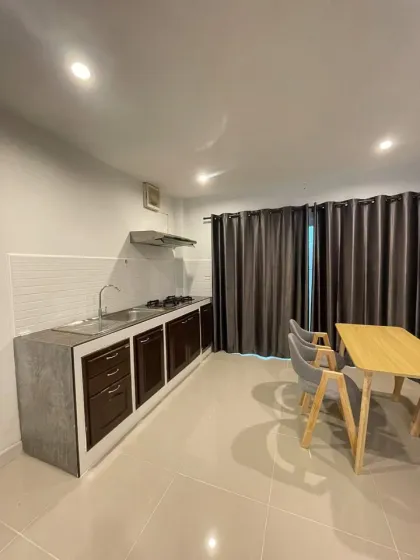 ทาวน์โฮม 3 ห้องนอนทันสมัยให้เช่าในสุปลัย เบลล่า ถลาง