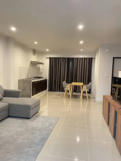 ทาวน์โฮม 3 ห้องนอนทันสมัยให้เช่าในสุปลัย เบลล่า ถลาง