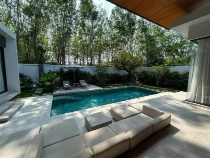 Аренда роскошной виллы с 3 спальнями и бассейном в Botanica Modern Loft 1