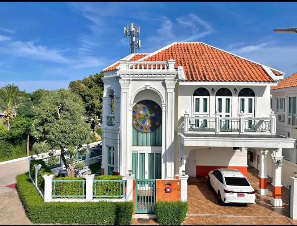 Moderno adosado de 4 habitaciones y 3 baños en Supicha Sino Koh Kaew 8