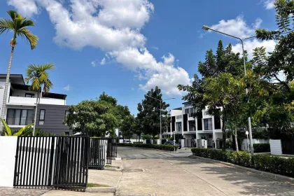 Трехкомнатный таунхаус с 2 ванными в аренду в Laguna Park, Таланг