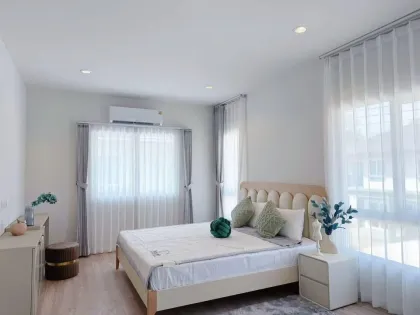 宽敞4卧3卫家庭别墅出租，坐落于考凯
