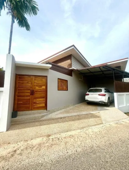 Villa de 3 habitaciones con piscina privada en alquiler en Thalang