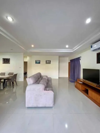 Villa de 3 habitaciones con piscina privada en alquiler en Thalang