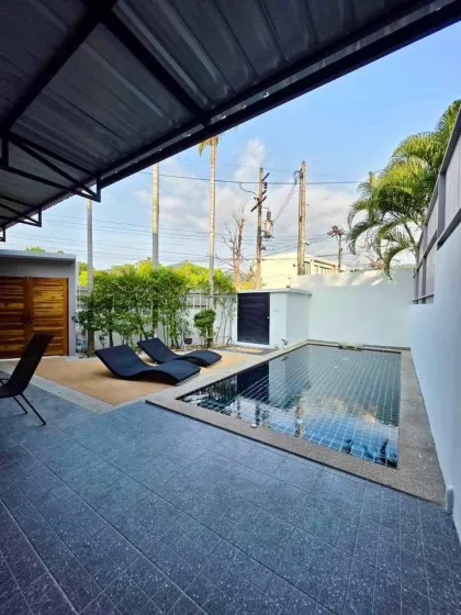 Villa de 3 habitaciones con piscina privada en alquiler en Thalang