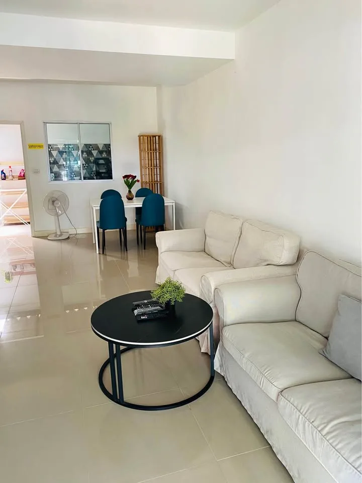 Casa de 3 habitaciones y 2 baños en alquiler en Pruksa Ville Thepkrasattri