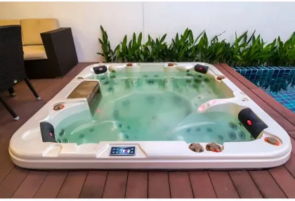 Poolvilla mit Jacuzzi zur Miete in Kamala, Phuket
