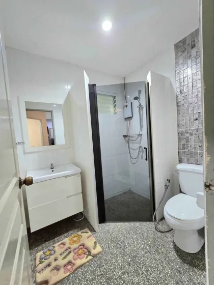 Villa de 3 habitaciones y 3 baños en alquiler cerca del Hospital Debuk, Phuket Town