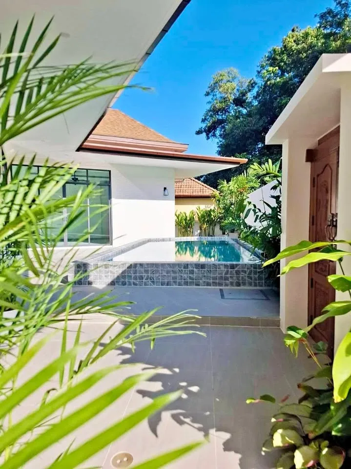 Villa neuve 2 chambres avec piscine à louer à Chalong