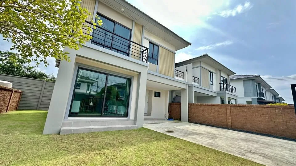 Casa en alquiler en The Plant Thalang con 3 dormitorios y oficina