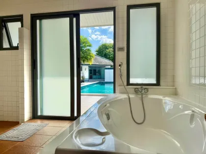 Private Courtyard Pool Villa near Loch Palm Golf Club