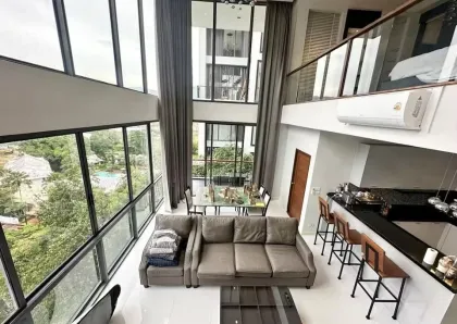 Ático de 2 habitaciones con balcón y vista al mar en Kamala