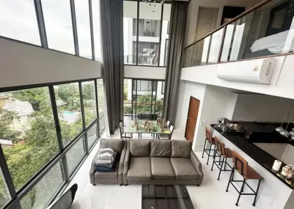 Ático de 2 habitaciones con balcón y vista al mar en Kamala