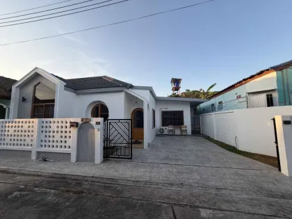 3-Bedroom, 2-Bathroom Villa for Rent in Phuket Villa California, Wichit
