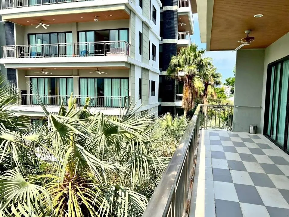 Luxury 1-Bedroom Lake View Condo for Rent in Chalong