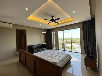 Villa privée avec piscine 4 chambres 4 salles de bain à louer à Chalong