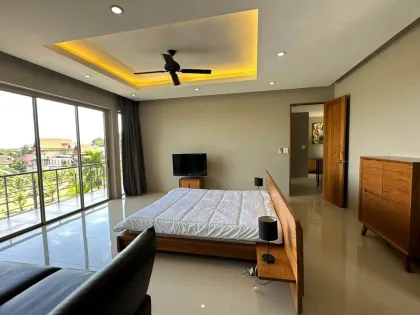 Villa privée avec piscine 4 chambres 4 salles de bain à louer à Chalong