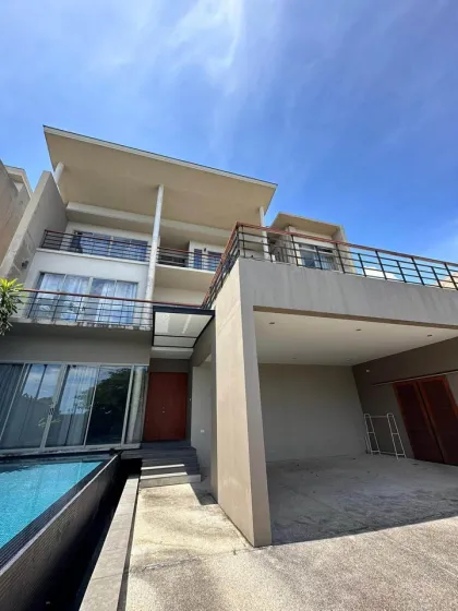 Villa privée avec piscine 4 chambres 4 salles de bain à louer à Chalong