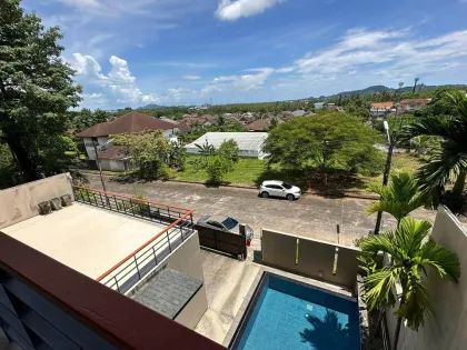 Villa privée avec piscine 4 chambres 4 salles de bain à louer à Chalong