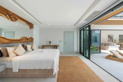 4-Bedroom Pool Villa with Rooftop Lake View near Layan Beach