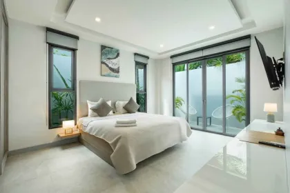 4-Bedroom Pool Villa with Rooftop Lake View near Layan Beach