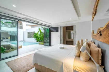4-Bedroom Pool Villa with Rooftop Lake View near Layan Beach