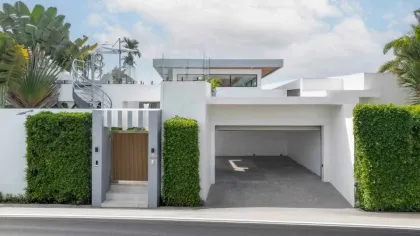 4-Bedroom Pool Villa with Rooftop Lake View near Layan Beach