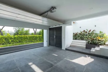 4-Bedroom Pool Villa with Rooftop Lake View near Layan Beach