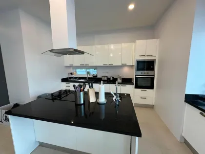 Просторная вилла с 4 спальнями и приватным бассейном в Baan Chalong Residences