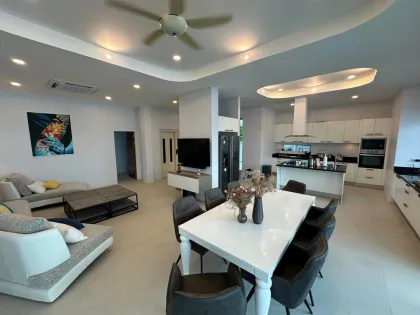 Просторная вилла с 4 спальнями и приватным бассейном в Baan Chalong Residences