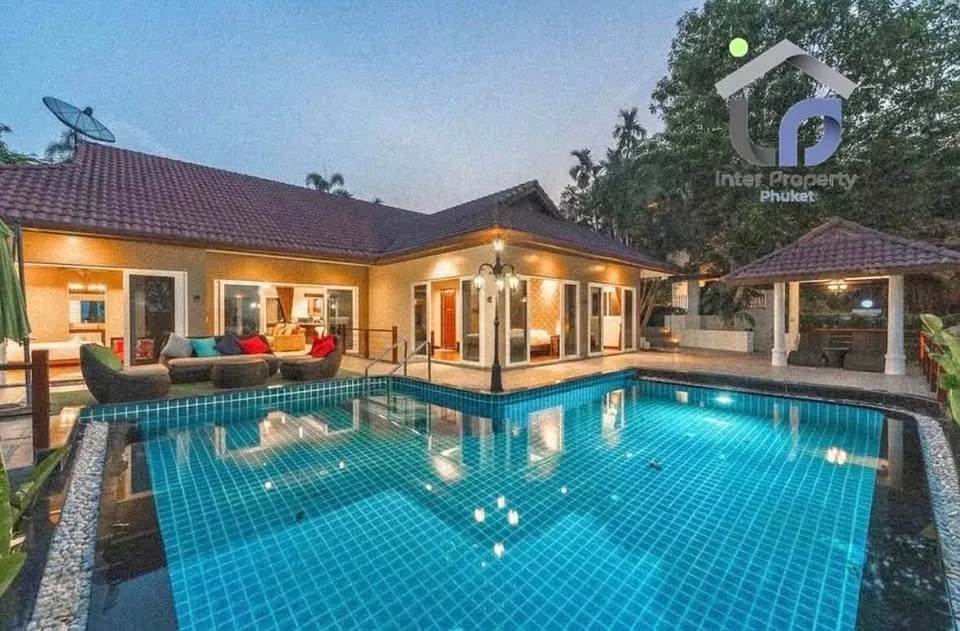 Villa 3 Chambres avec Vue Mer et Piscine à Débordement à Louer