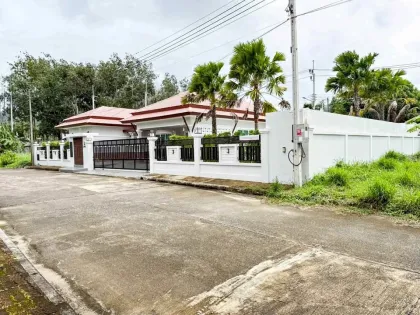Luxuriöse ebenerdige Poolvilla mit 4 Schlafzimmern und 5 Bädern