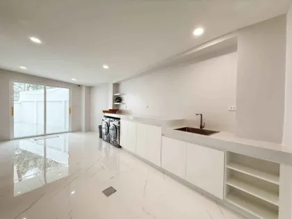 Luxuriöse ebenerdige Poolvilla mit 4 Schlafzimmern und 5 Bädern