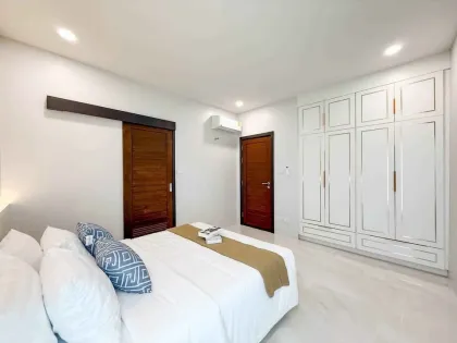 Luxuriöse ebenerdige Poolvilla mit 4 Schlafzimmern und 5 Bädern