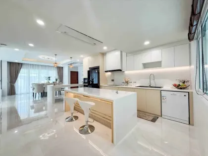 Luxuriöse ebenerdige Poolvilla mit 4 Schlafzimmern und 5 Bädern