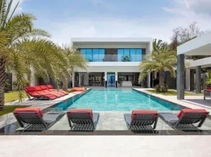 Impresionante Villa de Lujo con 5 Habitaciones y 7 Baños en Rawai