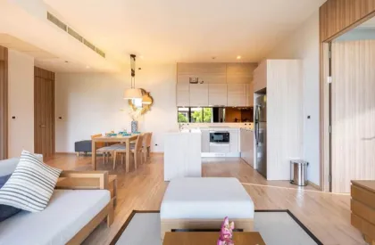 Condo de luxe 2 chambres 2 salles de bain à louer à Baan Mai Khao, plage Mai Khao
