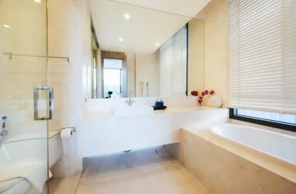 Condo de luxe 2 chambres 2 salles de bain à louer à Baan Mai Khao, plage Mai Khao