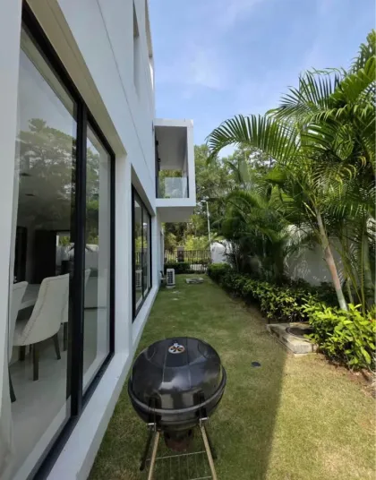 Villa con 3 Habitaciones y 4 Baños en Laguna Park con Piscina en Alquiler