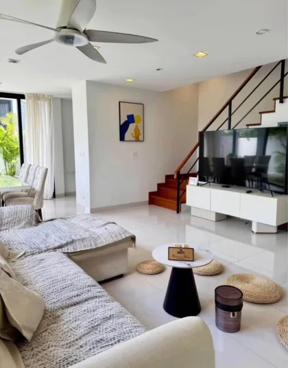 Villa con 3 Habitaciones y 4 Baños en Laguna Park con Piscina en Alquiler