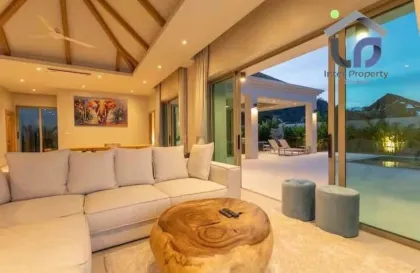 Villa Moderna de 4 Dormitorios con Piscina Privada en Chalong, Phuket