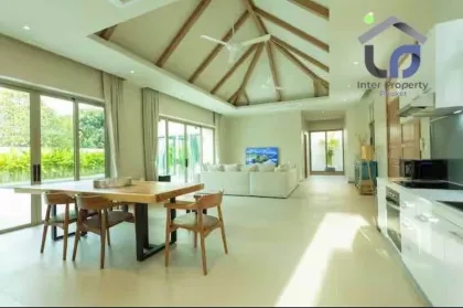 Villa Moderna de 4 Dormitorios con Piscina Privada en Chalong, Phuket